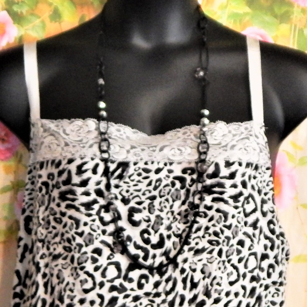 <3 Cute Black Link, Chain n Crystal Set <3